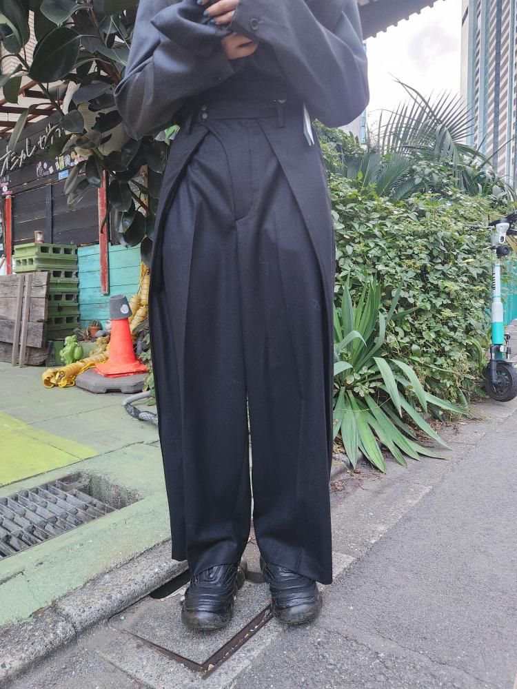 <img class='new_mark_img1' src='https://img.shop-pro.jp/img/new/icons1.gif' style='border:none;display:inline;margin:0px;padding:0px;width:auto;' />HATRADub Tailored Trousers(BLACK)