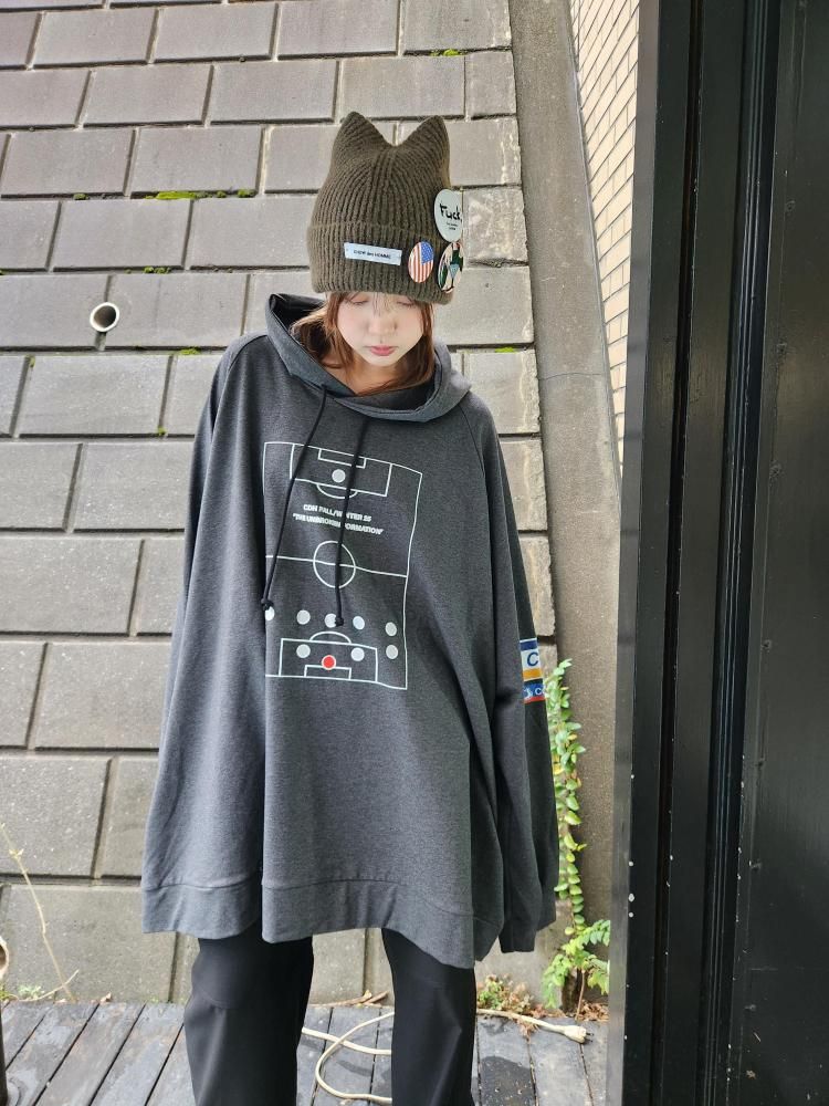 <img class='new_mark_img1' src='https://img.shop-pro.jp/img/new/icons1.gif' style='border:none;display:inline;margin:0px;padding:0px;width:auto;' />CHOW des HOMMEOVERSIZED FOOTBALL LINEUP HOODIE