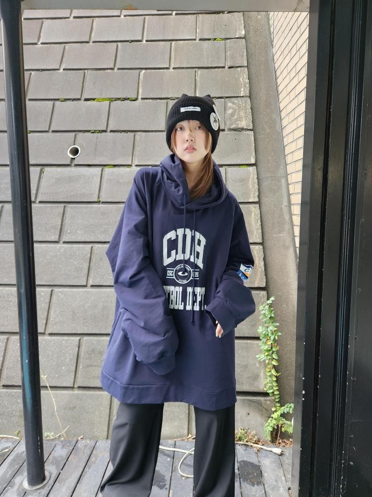 <img class='new_mark_img1' src='https://img.shop-pro.jp/img/new/icons1.gif' style='border:none;display:inline;margin:0px;padding:0px;width:auto;' />CHOW des HOMMEOVERSIZED FUNIVERSITY CLUB HOODIE