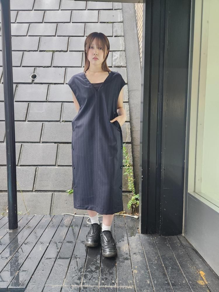 <img class='new_mark_img1' src='https://img.shop-pro.jp/img/new/icons1.gif' style='border:none;display:inline;margin:0px;padding:0px;width:auto;' />UJOHSIDE BUTTON DRESS(STRIPE)