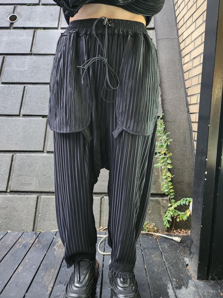 <img class='new_mark_img1' src='https://img.shop-pro.jp/img/new/icons1.gif' style='border:none;display:inline;margin:0px;padding:0px;width:auto;' />【asparagus】Pleats inside out baggy pants