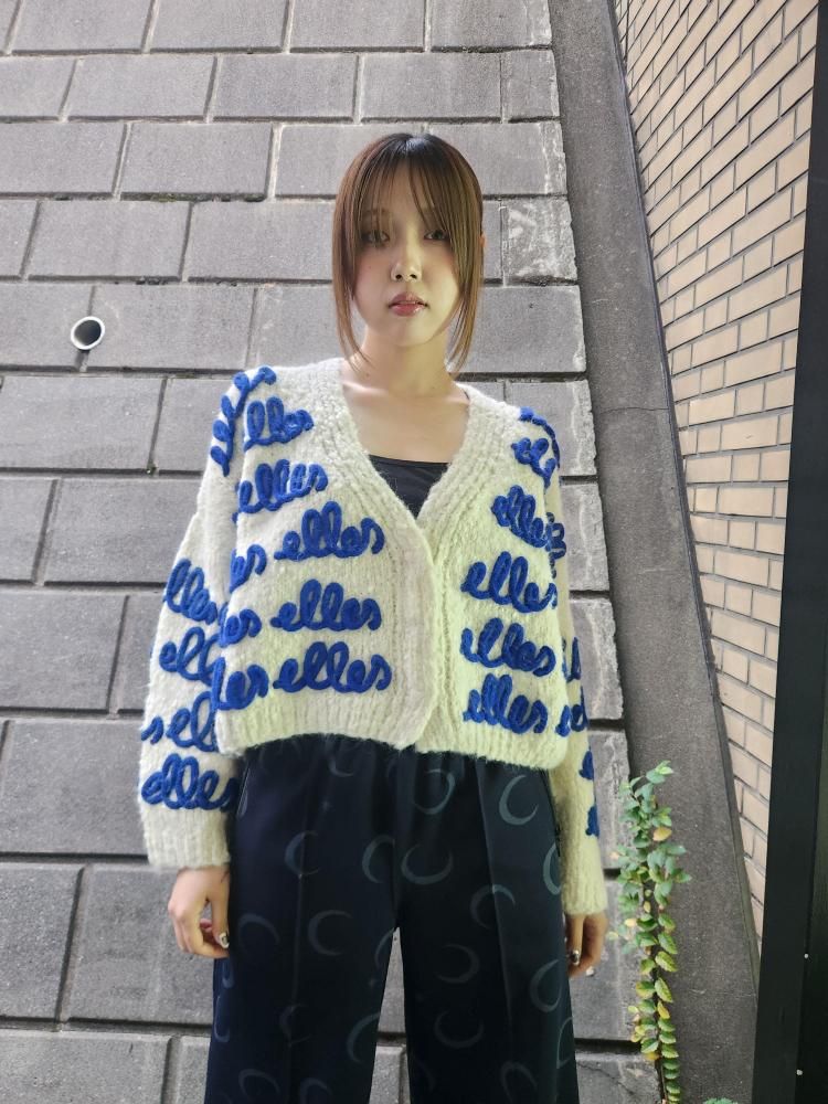<img class='new_mark_img1' src='https://img.shop-pro.jp/img/new/icons1.gif' style='border:none;display:inline;margin:0px;padding:0px;width:auto;' />miiHAND KNITTED HAND ENBROIDERED CARDIGAN