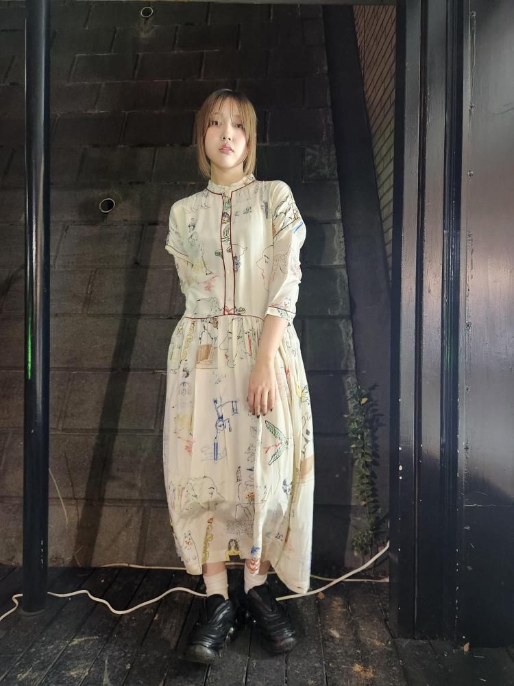 <img class='new_mark_img1' src='https://img.shop-pro.jp/img/new/icons1.gif' style='border:none;display:inline;margin:0px;padding:0px;width:auto;' />miiALL OVER SCREEN-PRINTED DRESS