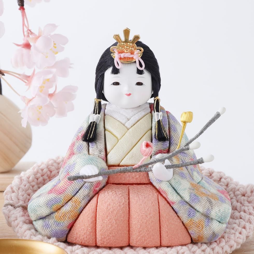 平安雛幸作 京11番 正絹西陣織 黄櫨染 桐竹鳳凰 銘木・ ヒノキ枠本刺繍屏風「夢桜」コードレス白塗手描き雪洞 桜橘 本金桜蒔絵盃飾  ナチュラル杉製平台 増村人形店 10002159 ひな人形 五月人形の増村人形店