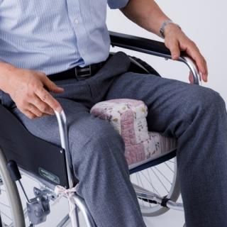 介護介助　ずり落ち防止クッション 楽天市場】車椅子 サイド クッション ずり落ち 転倒 横倒れ防止