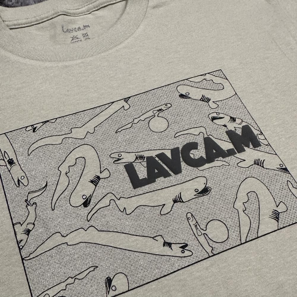 ラブカ 引退品 ラブカ柄Tシャツ - 深海魚ファッションブランド・Lavca.m