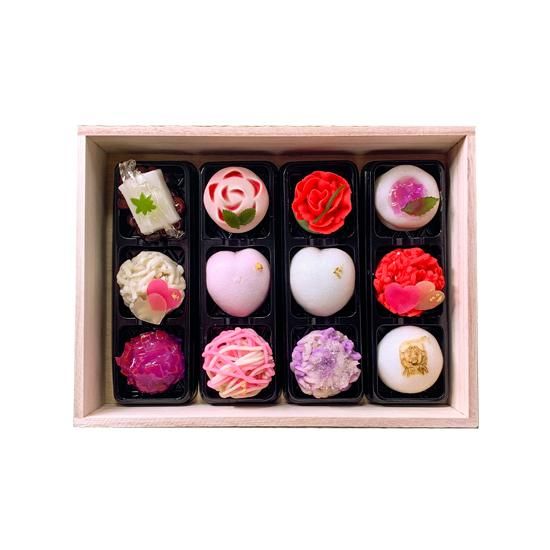 桐箱入り】母の日の上生菓子セット[12個] - 富士夢和菓子