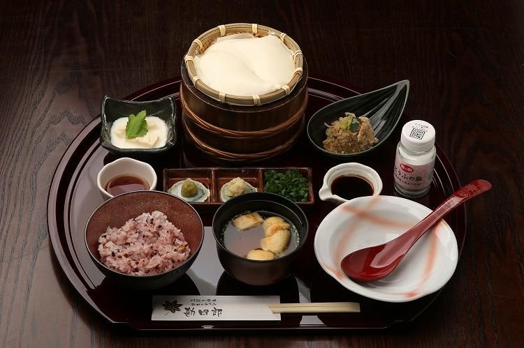 ざる豆腐と生ゆば御膳(トウフムース、おから茶付)