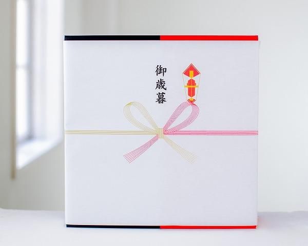 黄金ほうとうフルセット3人前(山梨ワイン豚入り) *ご贈答用 - ほうとう歩成オンラインストア 黄金ほうとうフルセット3人前(山梨ワイン豚入り) *ご贈答用 - ほうとう歩成オンラインストア