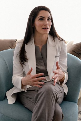 Dr.Julia Kerolus










