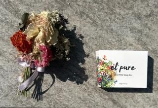 goat milk soap bar & mini driedflower bouquet gift