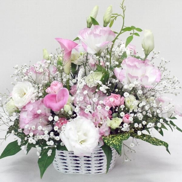 供花 カラーとトルコキキョウの淡い感じのお供え花アレンジメント 向島花栄
