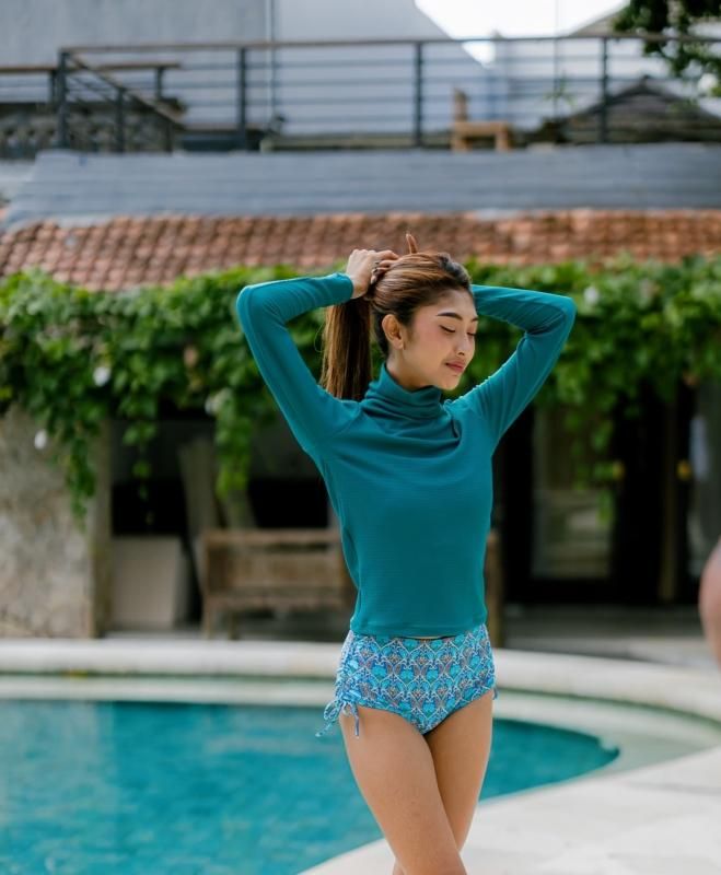 特殊素材ハイネックロング丈ラッシュ - WatoEy・Swell flowers