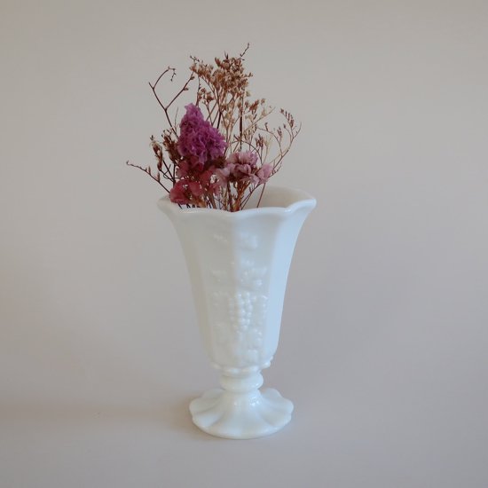 Vintage milk glass flower vase/ビンテージ ミルクガラス フラワーベース grape柄/花器/花瓶(829)
