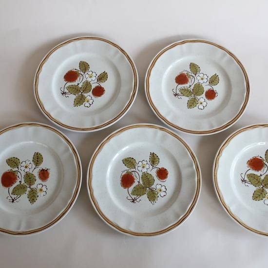 vintage 70's 'Berries 'n Cream' plate made in japan vintage 70's 'Berries 'n Cream' plate made in japan