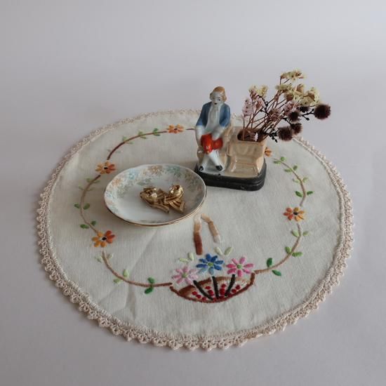 Vintage place mat/ビンテージ 刺繍 クロス 敷物(A153)