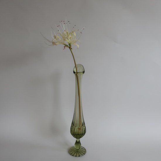 Vintage green swung glass vase/ビンテージ グリーン ガラス フラワー