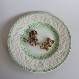 Antique 1920's Green Embossed Shannon plate/ƥ GEORGE JONES ǥ ץ졼(A325)