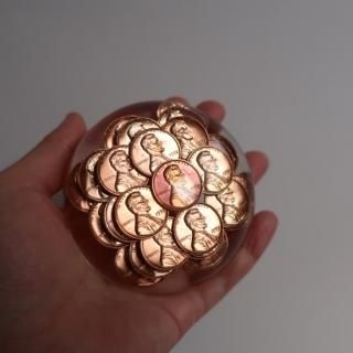 vintage lucite acrylic copper pennies paperweight sculpture/ӥơ  롼 ֥/ڡѡ (A337)