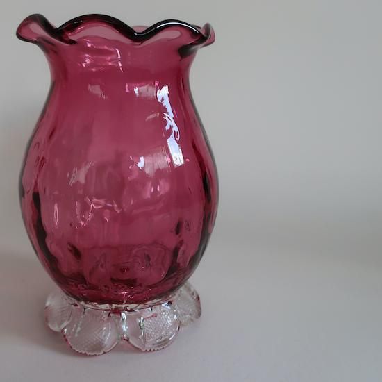 Vintage Pilgrim Glass Cranberry Flower Vase/ビンテージ
