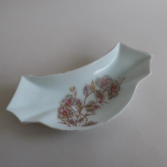 Hand painted in Thailand ハンドペイント 金彩 花文様皿 Hand painted in Thailand ハンドペイント 金彩 花文様皿