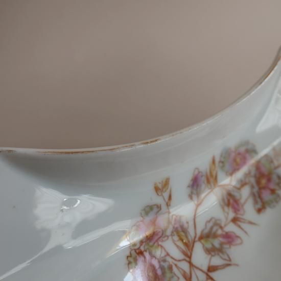 Hand painted in Thailand ハンドペイント 金彩 花文様皿 Hand painted in Thailand ハンドペイント 金彩 花文様皿 Hand