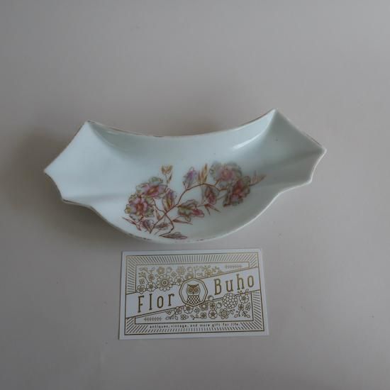 Hand painted in Thailand ハンドペイント 金彩 花文様皿 Hand painted in Thailand ハンドペイント 金彩 花文様皿 Hand