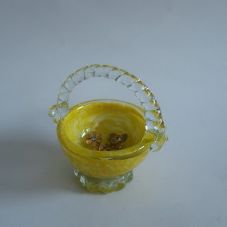 Vintage Basket Motif Yellow Glass tray/ビンテージ バスケットモチーフ イエロー ガラストレー/小物入れ(A766)