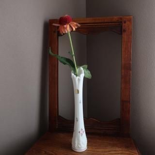 Vintage Westmoreland Glass Flower Painted Bud vase (A954)