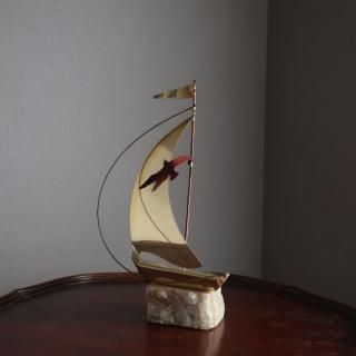 Vintage Mid Century Brass Sailboat Object Sculpture (A973)
