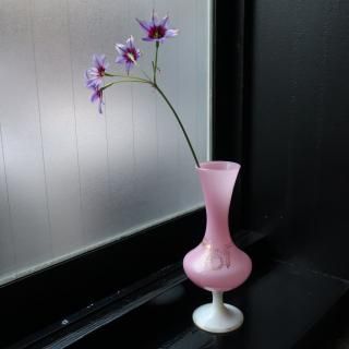 Vintage Pink  Opalescent Glass Flower Vase (B042)