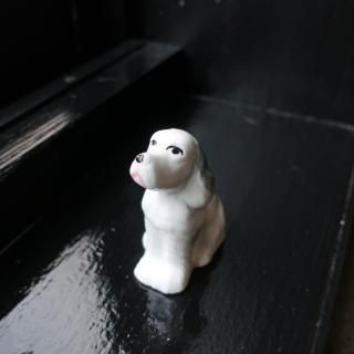 Vintage Ceramic Dog Figurine Object (B043)