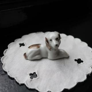 Vintage made in JAPAN Ceramic Dog Mini Figurine Object (B080)