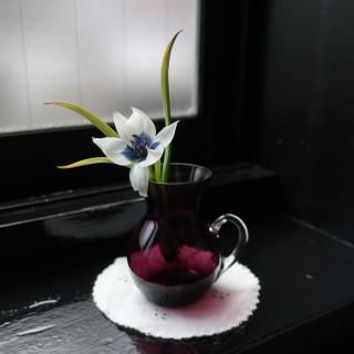 Vintage Mini Purple Glass Flower Vase (B134)