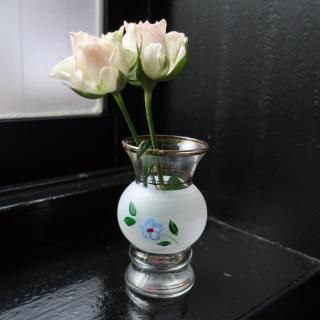 Vintage Bartlett Collins mini hand painted glass flower vase (B161)
