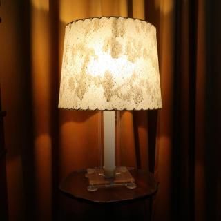 Vintage 1950s Lucite Table Lamp (B170)