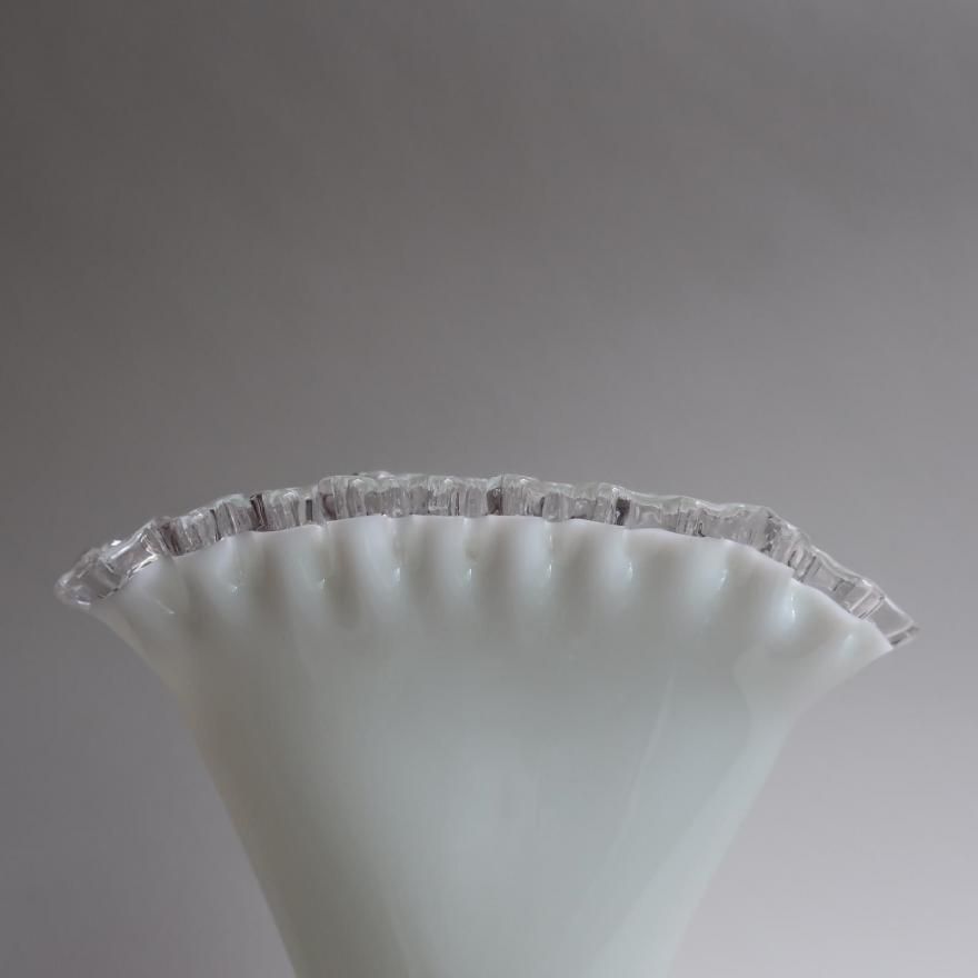 ビンテージ　フェントン ボンボンデッシュ Vintage Fenton Silver Crest Fan Flower Vase (B180