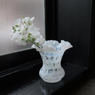 Vintage Fenton Coin Dot Ruffled Opalescent Flower Vase (B187)