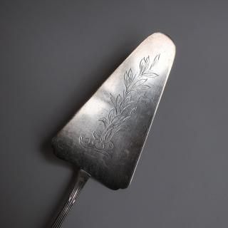 Vintage Cake Server (B199)