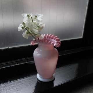Antique Victorian Bristol Glass Ruffled Flower Vase (B206)
