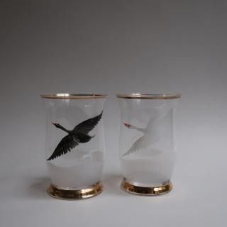 Vintage Hand Painted Swan Glass (B211)