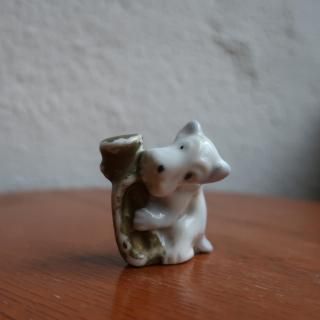 Vintage made in JAPAN Ceramic Dog Mini Figurine Object (B218)