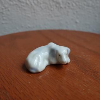 Vintage made in JAPAN Ceramic Dog Mini Figurine Object (B219)