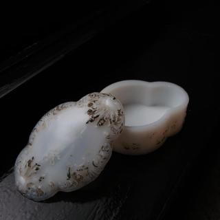 Antique Victorian White Milk Glass Small Trinket Jewelry Box(B232)