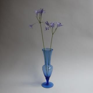 Vintage Blue Glass Flower Vase (B243)