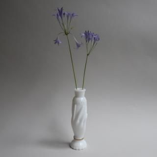 Vintage Avon 1960's Hand Holding Milk Glass Perfume Bottle Vase (B247)