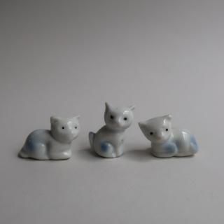 Vintage Ceramic cat Mini Figurine Object (B262)