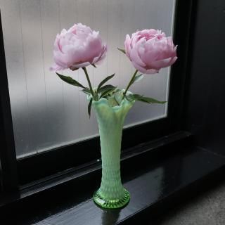 Antique 1920s North wood Diamond Point Lime Ice Green Opalescent Swung Vase(B264)