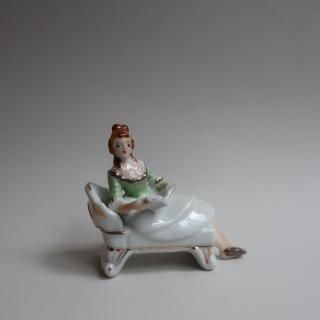 Vintage Ceramic Lady Figurine object (B276)