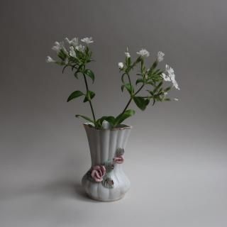 Vintage 1950s Ceramic Rose Motif Flower Vase (B288)